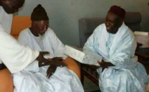 Serigne Mansour Sy Djamil rend hommage à Serigne Sidy Moctar Mbacké. Ina lilahi wa ina ilayhi raji’un.