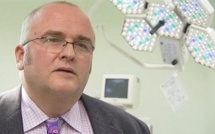 Angleterre: Un chirurgien grave ses initiales sur le foie des patients