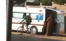 Incroyable mais vrai : Une Ambulance médicalisée de Ndioum Nguent transportant une chambre à coucher en pleine ville de Kaolack