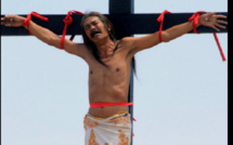 Philippine: Découvrez Ruben Enaje l’acteur qui se fait crucifier chaque vendredi Saint