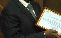 Macky Sall signe la pétition et commande un registre