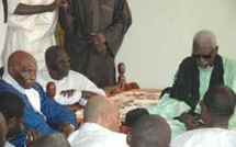 (Vidéo) Wade prend Serigne Mountakha et Pape Diop comme témoins, le khalife impose son style, de nouveaux visages dans le protocole…