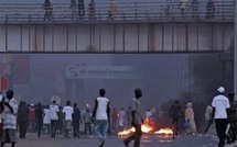 [Vidéo] Manifestations des populations contre les coupures de la sénélec: un manifestant trouve la mort