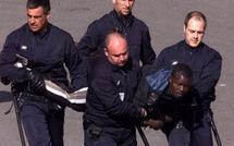 Vidéo d'un sans-papiers reconduit vers Dakar: "C'est un délinquant  qui a été expulsé selon le Post.fr