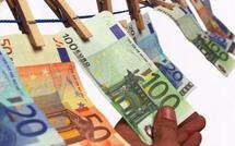 Blanchiment d’argent : plus de soupçons sur le système bancaire et l’administration