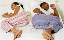 Italie -Un Sénégalais surprend sa copine avec un autre homme sur son lit et tente de le tuer