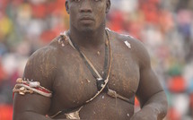 Drapeau du PM Ndéné Ndiaye Tonnerre / Papa Sow en ouverture