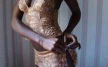 Deux belles de nuit surprises en pleins ébats, la longue file de clients prend la clef des champs