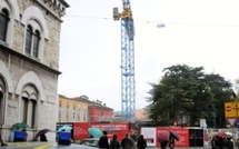 Italie – Des immigrés dont deux sénégalais menacent de se suicider au sommet d’une grue de 35 mètres