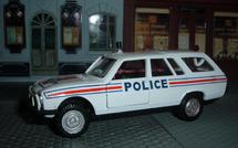 La police présente les présumés braqueurs de pharmacies et de magasins (Vidéo)