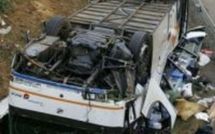 LEUR BUS SE RENVERSE : 10 guinéens périssent dans l’accident