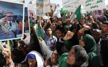 Des policiers pendus par des manifestants en Libye