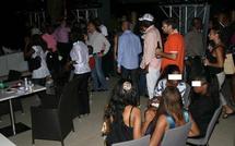 Soirées after-work : espace pour vendre les mannequins aux hommes avides de chair fraîche