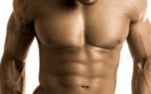 Il est beau, charmeur, il sait parler aux femmes. La goujaterie est son sport favori. Fuyez mesdames !