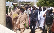 SANGALKAM : Oumar Guèye résiste et se fait virer de ses bureaux    (Photos-Vidéo)