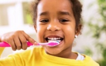 Alerte sur la trop grande quantité de dentifrice utilisée par les enfants