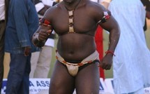 Ness réclame Gris  bordeaux pour le « door doorat »