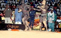 VIDEOS : BATTU EN MOINS D'UNE MINUTE PAR BALLA GAYE 2 : LE MYTHE TYSON S'EFFONDRE !