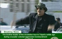 Une présentatrice du JT, proche de Kadhafi, menace ses téléspectateurs avec une arme (vidéo)