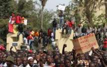 Wade invité à faire du wax waxet par les sonatéliens