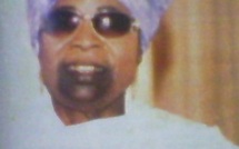 Les larmes d'une comédienne en retraite