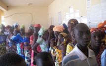 Une femme accouche sous le regard médusé de la gynécologue