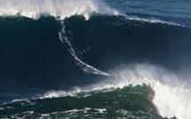 Insolite : Sur un surf à 90 degrés