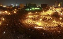 Le gouvernement égyptien démissionne, Tahrir s'embrase à nouveau