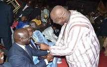 Chaude poignée de mains entre Cissé Lô et Idrissa Seck