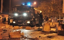 Regardez comment le camion " DRAGON '" fonce sur les manifestants