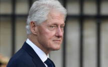"Il va me manquer, vraiment", confie Bill Clinton lors de l'hommage à son ami Jacques Chirac