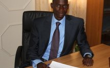 Wade traite un journaliste de "vendu" et le boute dehors