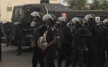 (Live de l'opération Fanaan du mouvement Y'en a marre) : Des éléments du Groupement mobile d'intervention prennent les devants