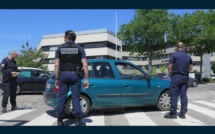 A Lyon: Un homme abandonne son enfant de 8 ans seul dans sa voiture en pleine nuit pour un rendez-vous