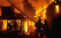 Urgent - Thiaroye Sur Mer: l'usine la rochette prend feu... (VIDEO)