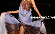 Ndeye Dack très à l'aise dans sa robe