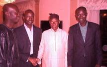 Maitre Wade respire la forme dans sa résidence!