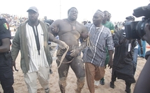 Yékini en larmes après sa chute