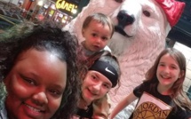 «L’amour c’est l’amour, peu importe la couleur de la peau». Une noire adopte trois enfants blancs (photos)