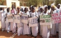 Procession des femmes enseignantes pour un recrutement massif au CI 2012 / 2013