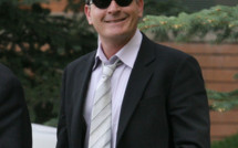 Charlie Sheen a perdu sa virginité à l'âge de 15 ans