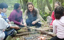 Kate Middleton fait du camping avec des écoliers