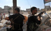 L'armée et les insurgés envoient des renforts à Alep