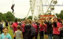 Le maire de Londres coincé sur une tyrolienne