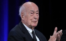 Il aurait touché à trois reprises, les fesses d’une journaliste : l'ancien président Valéry Giscard d'Estaing dans le collimateur de la justice
