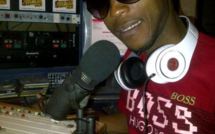 Dj Roger Sodade dans le studio de la radio Nostalgie 