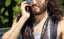 Russell Brand enchaine les conquêtes