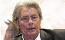 Alain Delon devient SDF pour Romy Schneider