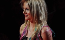 PHOTOS Britney Spears avec des mèches roses et bleues
