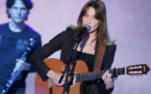 Carla Bruni en duo avec Enrico Macias